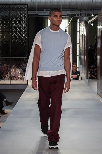 تصاميم راقية بلمسة جريئة ... اليك مجموعة Ricardo Tisci الأولى لدار Burberry